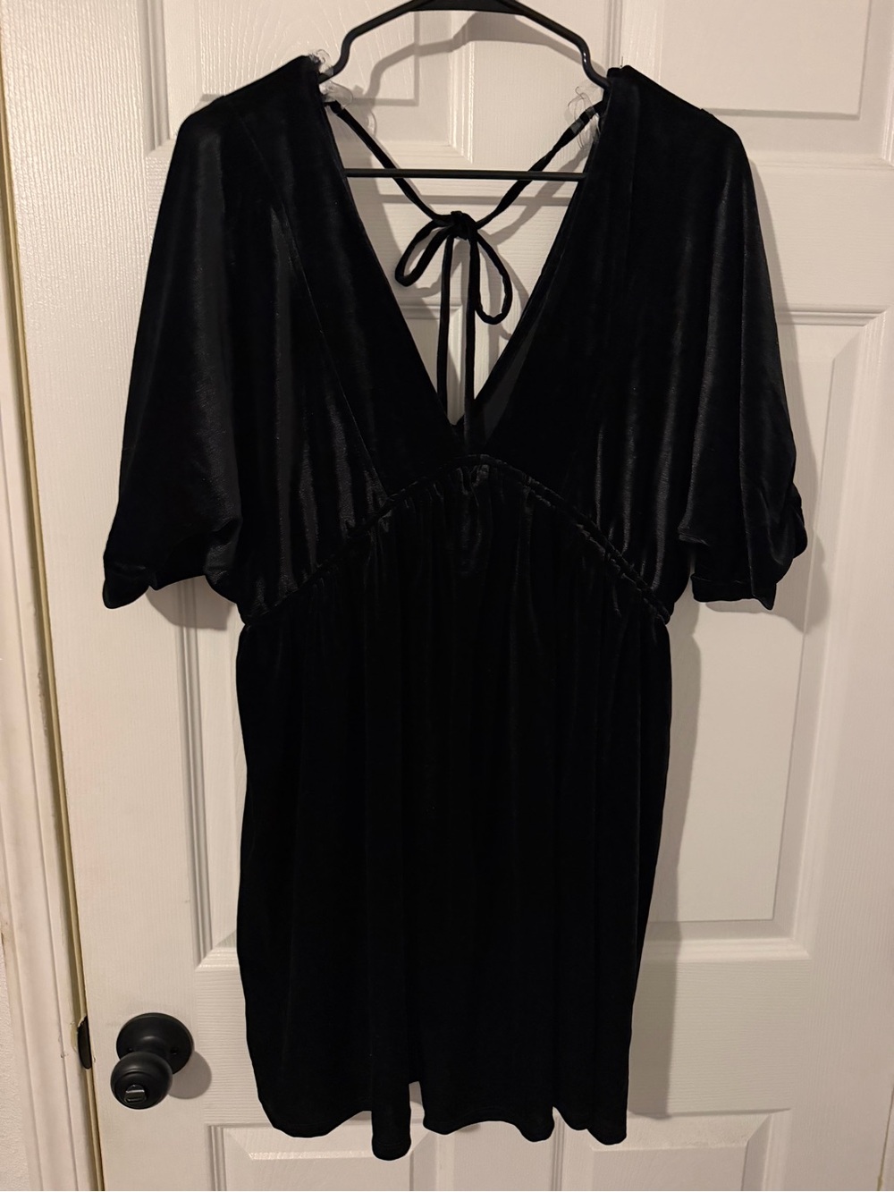 Fashion Nova Black Velvet V-Neck Tie-Back Women's Dress